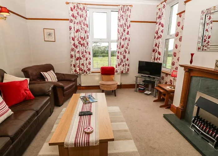 Dinas Farmhouse Annex
