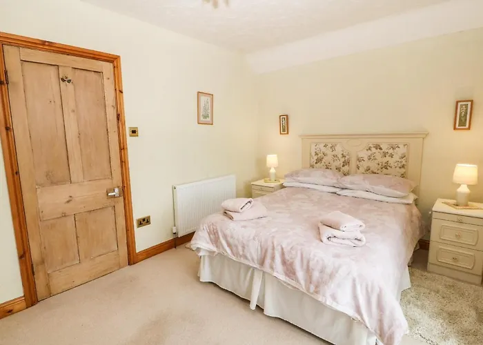 Dinas Farmhouse Annex