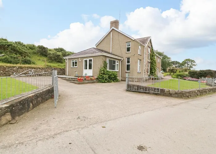 Dinas Farmhouse Annex